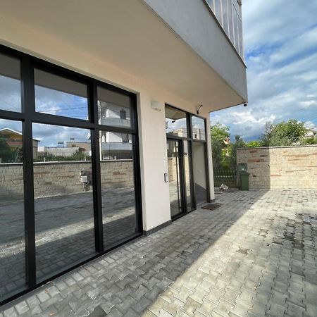 Franco Apartments Тирана Екстер'єр фото