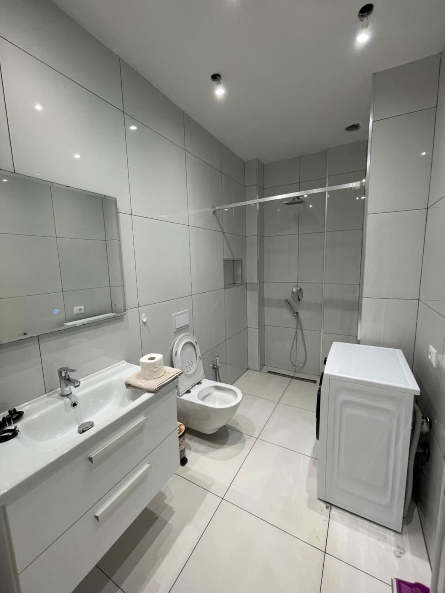 Franco Apartments Тирана Екстер'єр фото