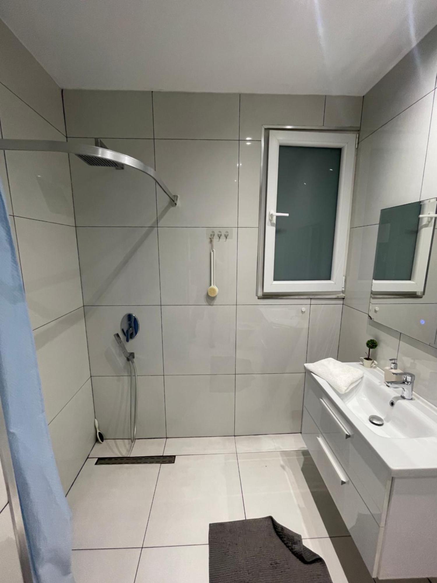 Franco Apartments Тирана Екстер'єр фото
