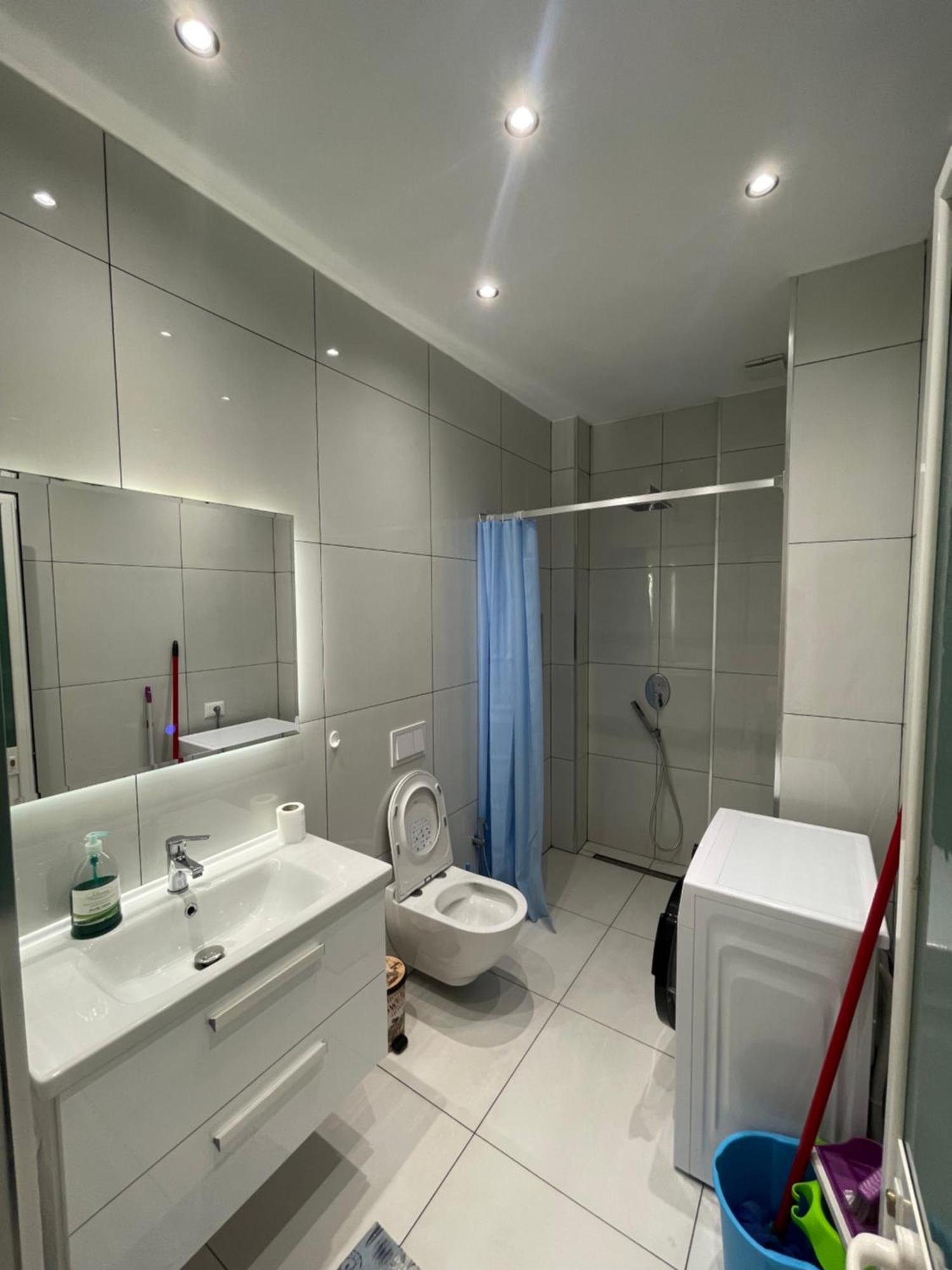 Franco Apartments Тирана Екстер'єр фото
