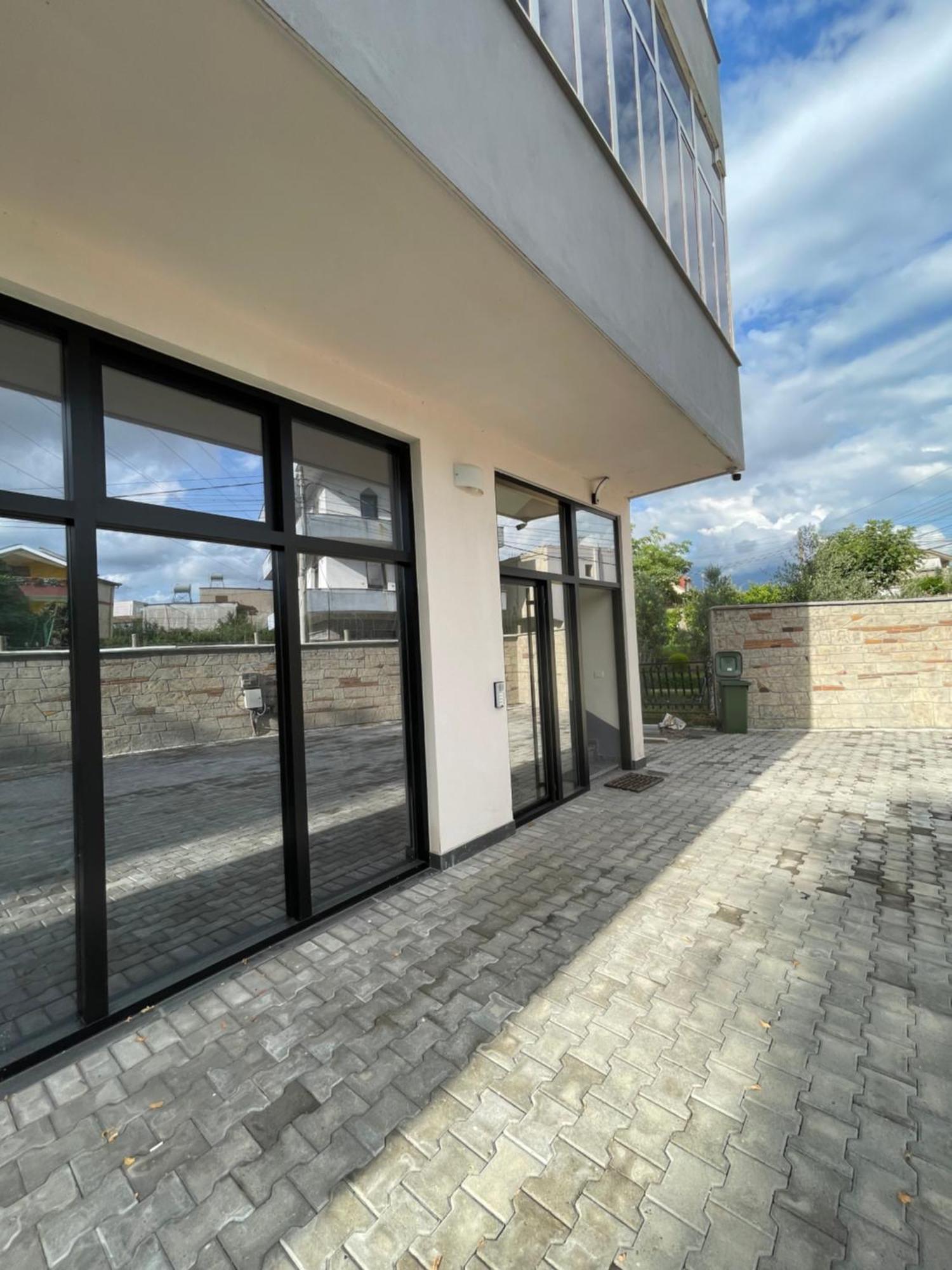 Franco Apartments Тирана Екстер'єр фото